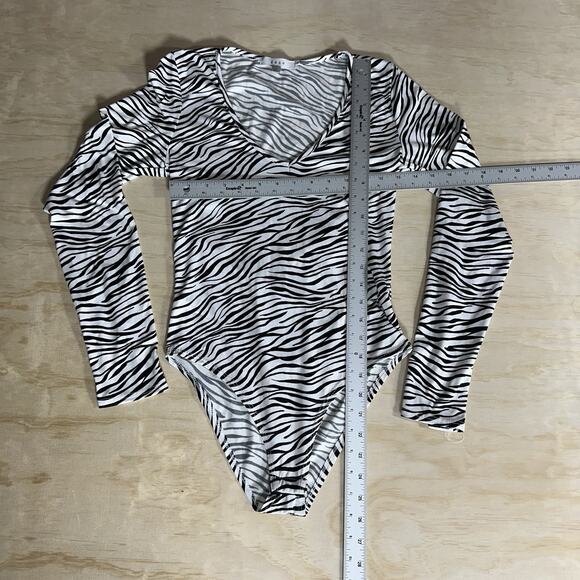 Cabi Zebra Print Long Sleeve Bodysuit Women’s Size Small V-neck - Picture 4 of 7